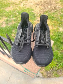 ULTRABOOST 21 SHOES Kids Size 4 Boys