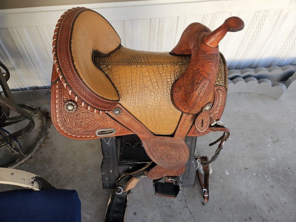 Saddle