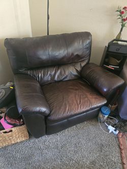 Brown Leather Lazyboy Chair/Couch