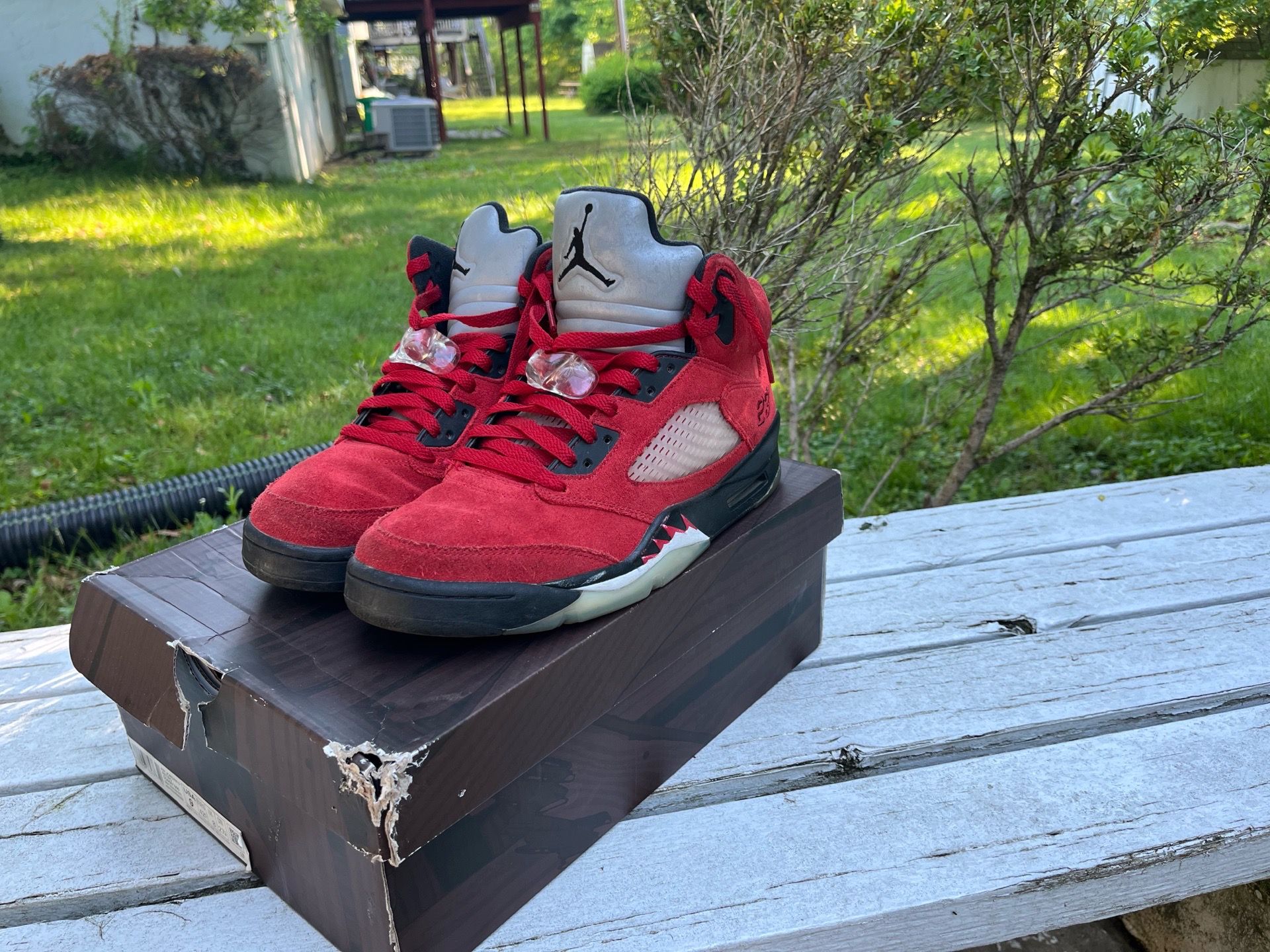 Air jordan 5 Retro raging bull 2021 size 9 goof condition