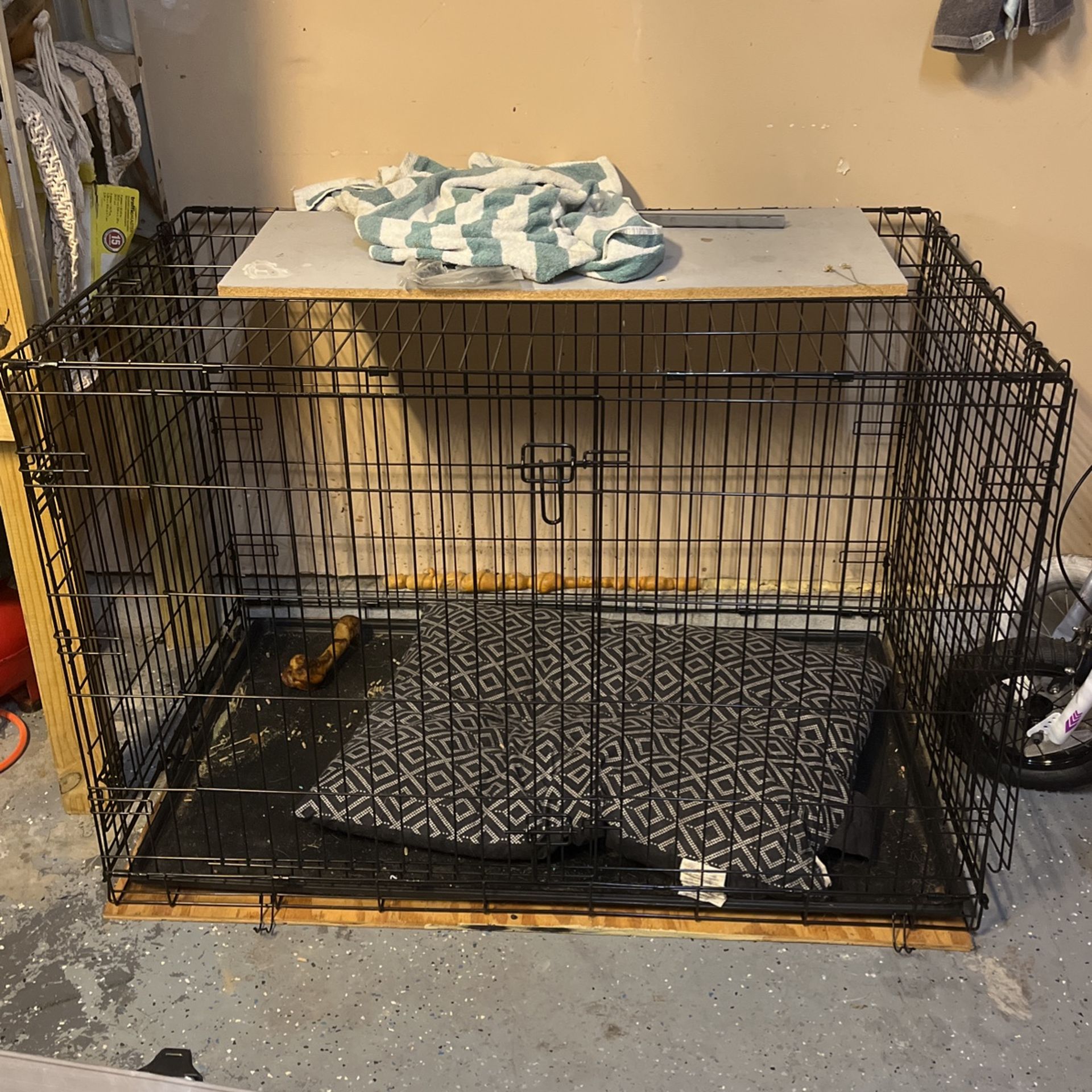 Lightly Used XL Dog Kennel
