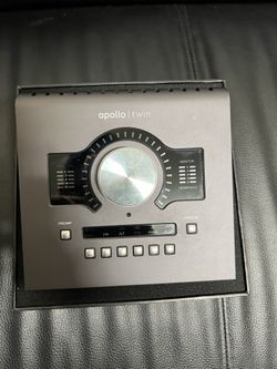 !!UNIVERSAL AUDIO APOLLO TWIN!! (in the box)