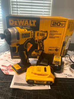 DeWalt Atomic 20V MAX Lithium ion Brushless Cordless Compact 1/4" Impact Driver Kit (1) 2.0 Ah Battery and Charger