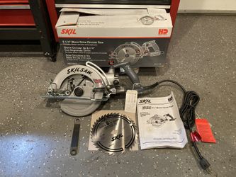 Skilsaw New Large 8-1/4” With Box/Accesories