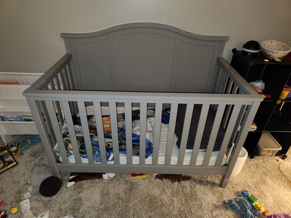 Baby Crib, Grey. Mattress Imcluded If Wanted