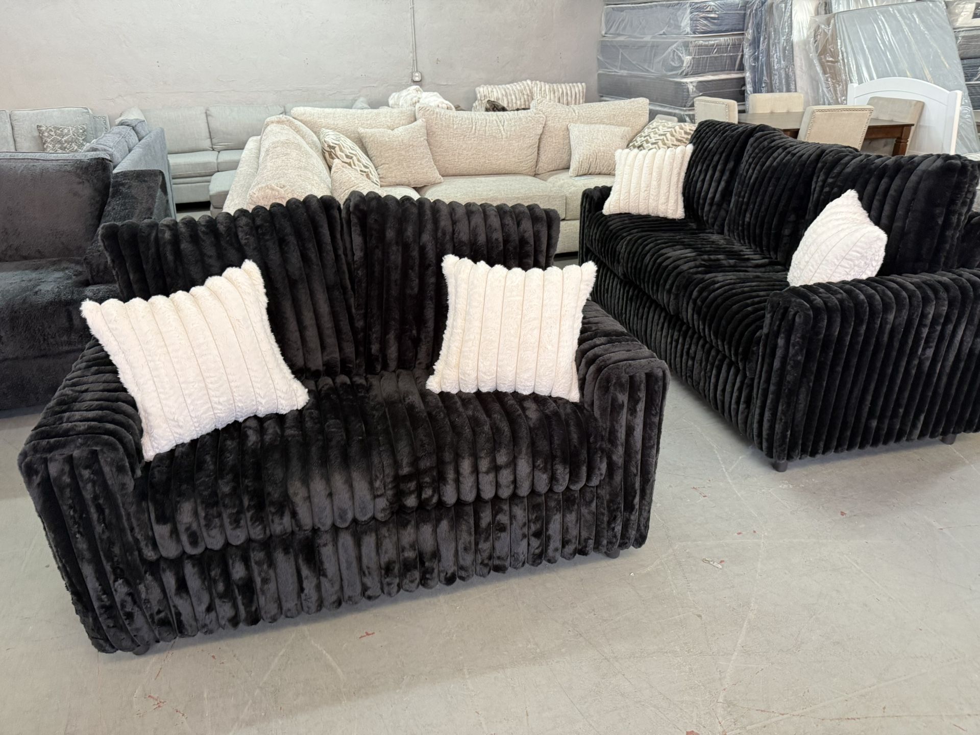 SOFÁ & LOVESEAT $949