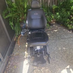 PRIDE MOBILITY POWER LIFT CHAIR