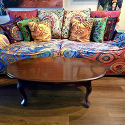 Vintage Queen Anne-style Traditional Oval Coffee Table Cherry Wood  Cabriole Legs 16"×46"×24"