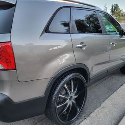 Kia Sorento, Low Miles, 3rd Row Seat, Clean Title, Smogged, Runs And Drives Great, No Issues Or Problems 