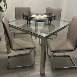 Kitchen Dining Room Table Which Four Chairs