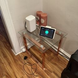 side table rose gold  and clear 