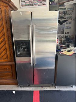 Curb alert! Free refrigerator!