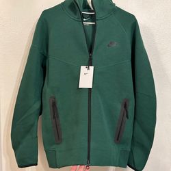 New Nike green tech size m men’s with tags