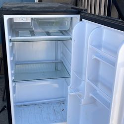 Haier Mini Fridge 3.2 Cu Ft