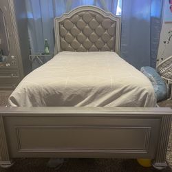 Twin Bed 