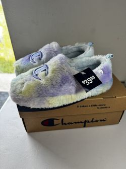 Champion University Ombre Fur Slippers – NEW with Box (Youth Size 7 / EU 40)