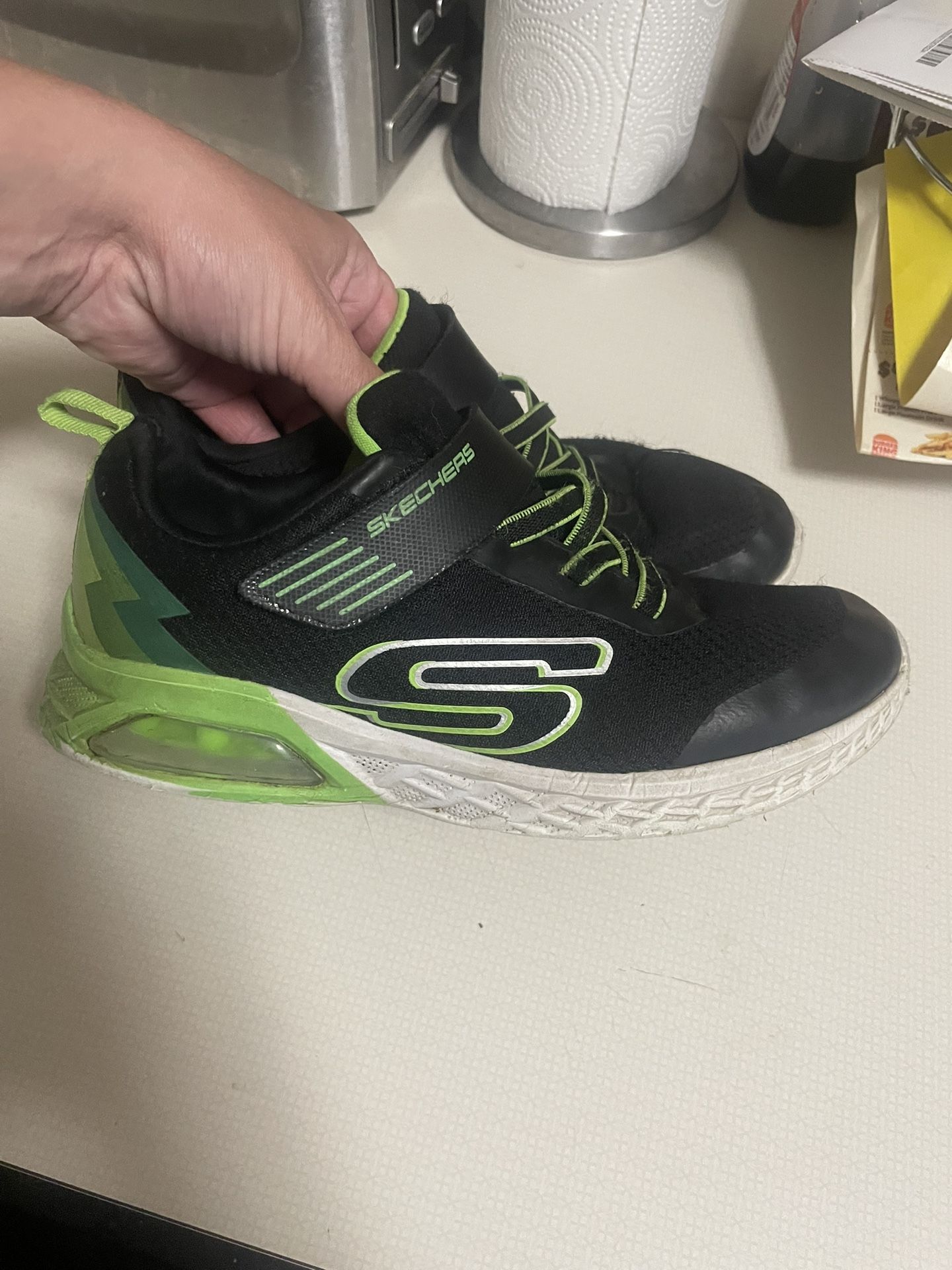 Boys Skechers Size 4
