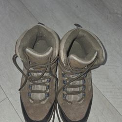 Durable hiking boots with rugged soles.

Bear Paw Boys Hiking Boots Size 8.5 Lace Up Trail Fishing Hunting Outdoor