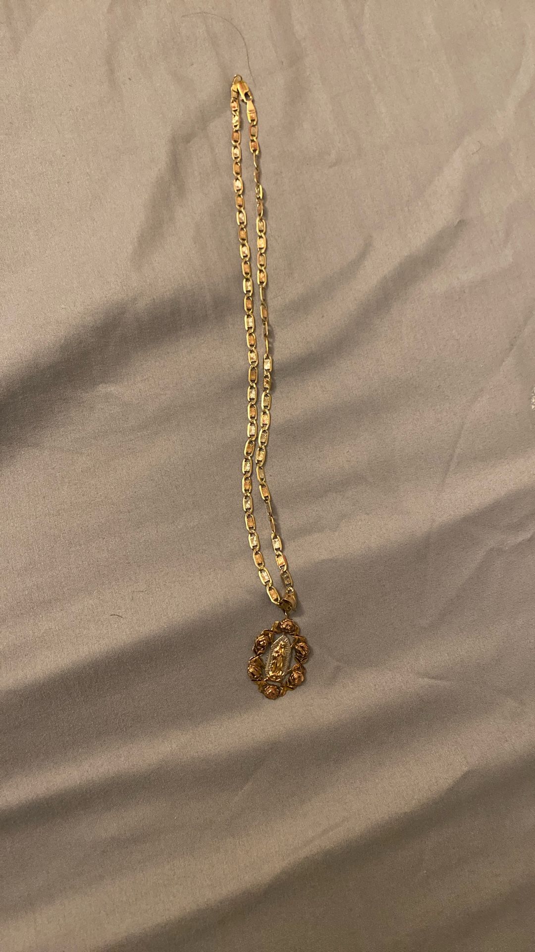 10k Chain And Pendant Virgin Mary