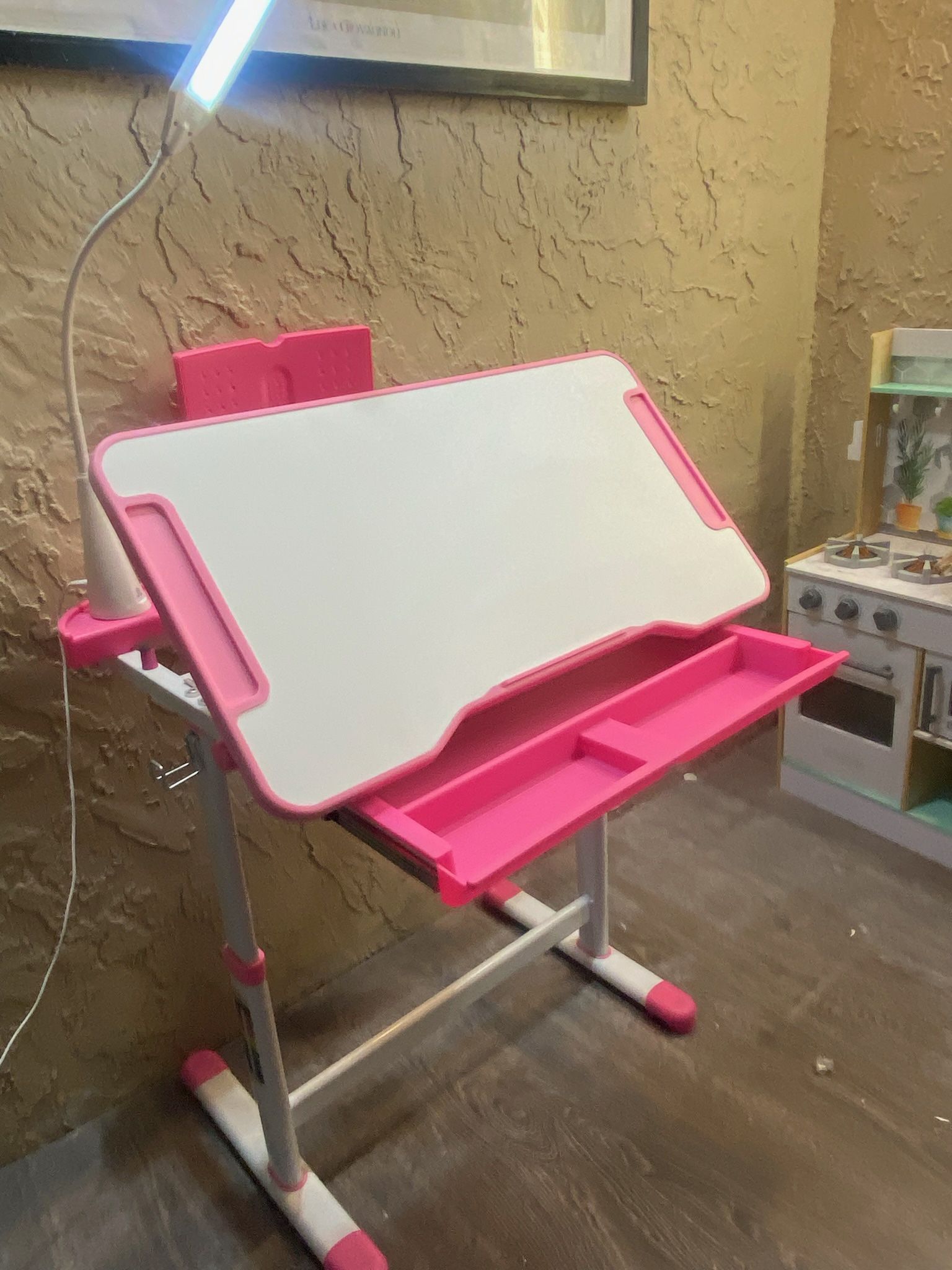 Kids Adjustable Height Desk w/Tilted Desktop, Light & Storage - See My Other Items 😄