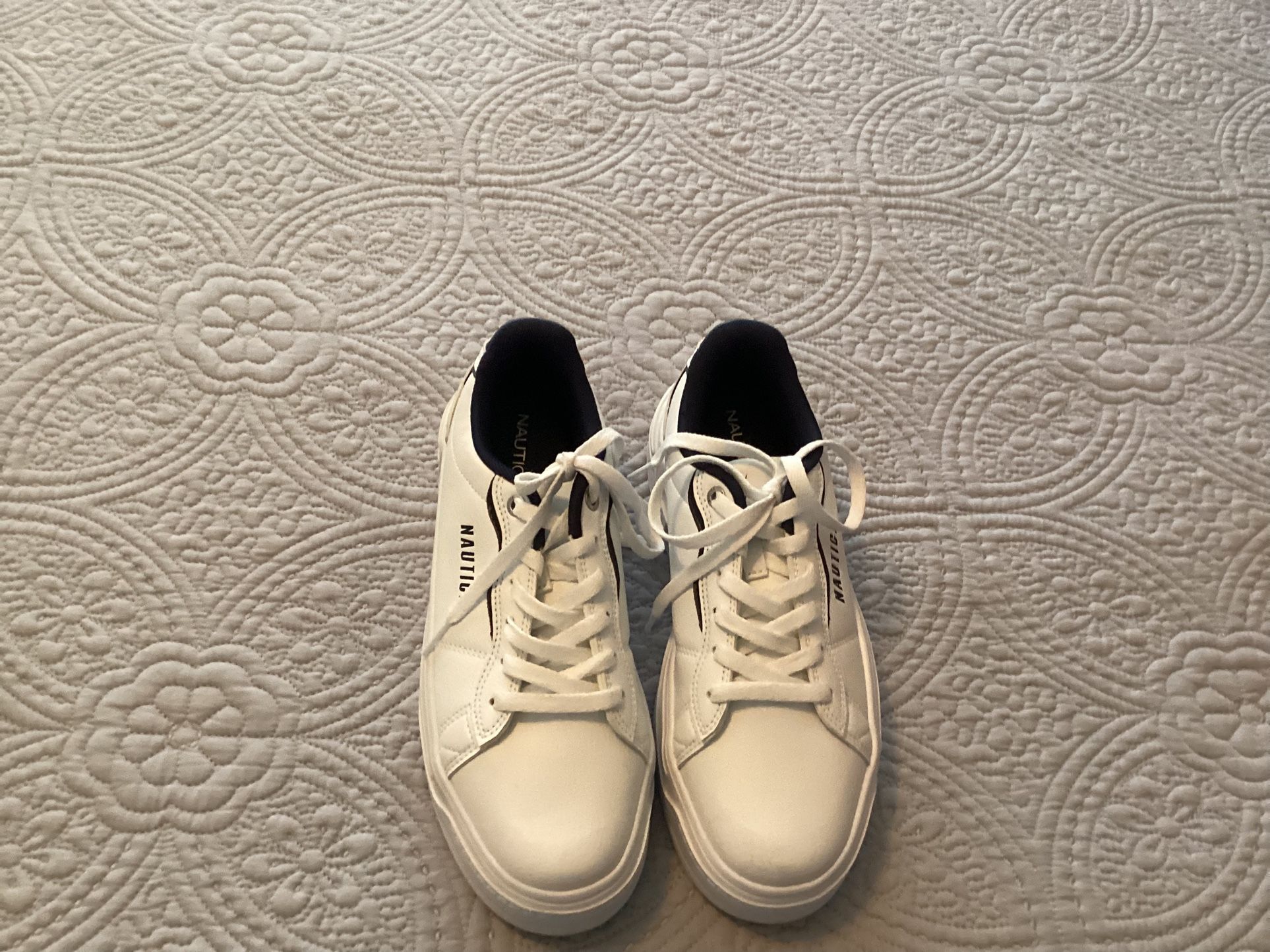 Womens nautica Tennis Shoe Size 8