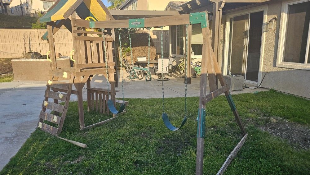 Outdoor Kids Swing Set