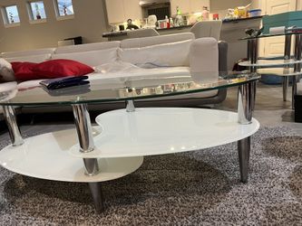 Set of 3 living room tables. 1 coffee table and 2 side tables.