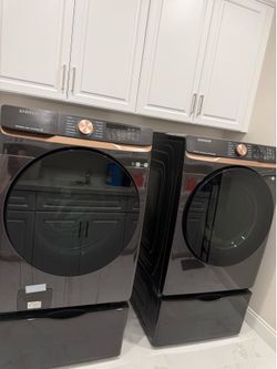 2023 Samsung Bespoke Washer and Gas Dryer Set with Matching Pedestals