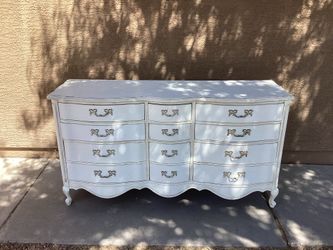 Triple dresser