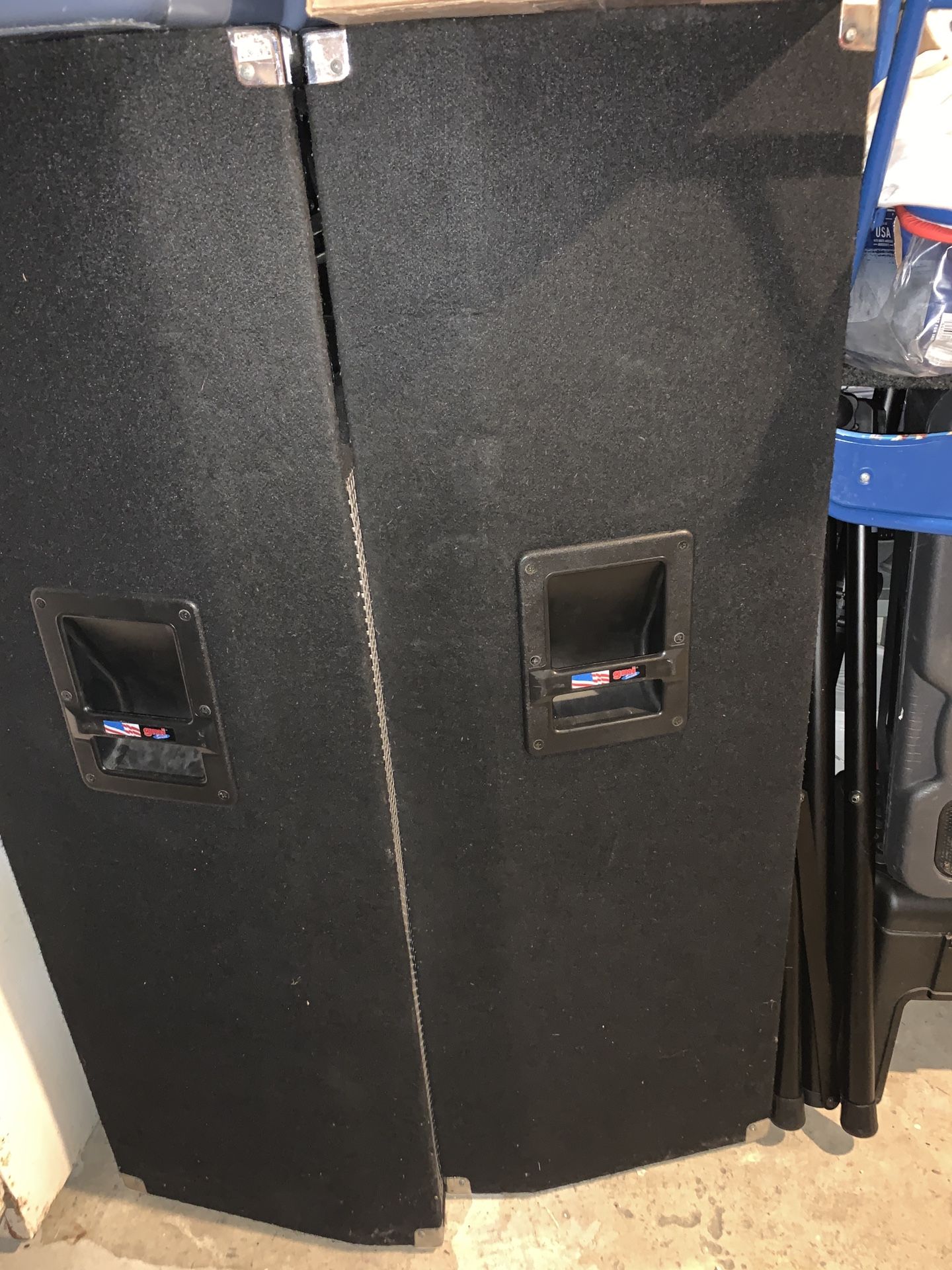 4 speakers 🔊 y el Equipo de dj Todo funcionando al 100 los vendo porque no tengo espacio en donde tenerlos a la mejor oferta