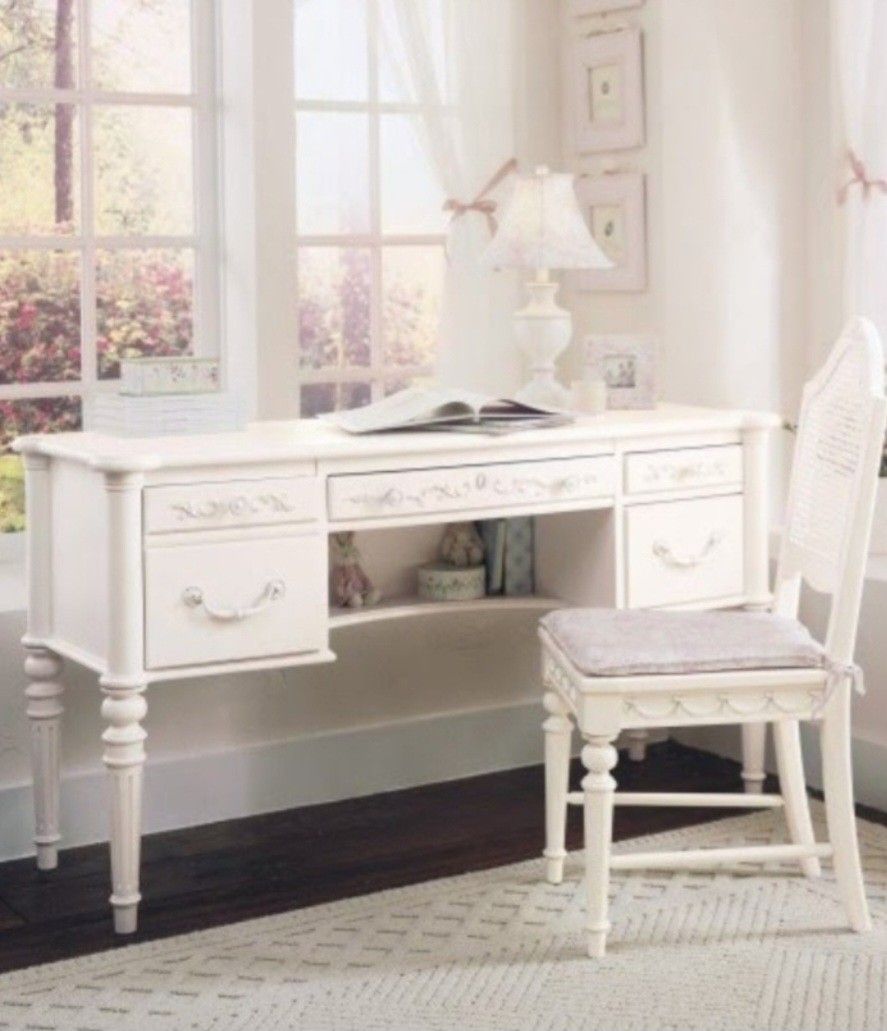 Stanley Young American Isabella Desk/Vanity With Chair