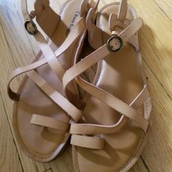Bare Traps strappy Camel Flat Toe Sandals Size 10M