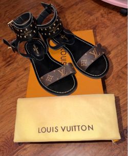 Womens Louis Vuitton sandals size 6