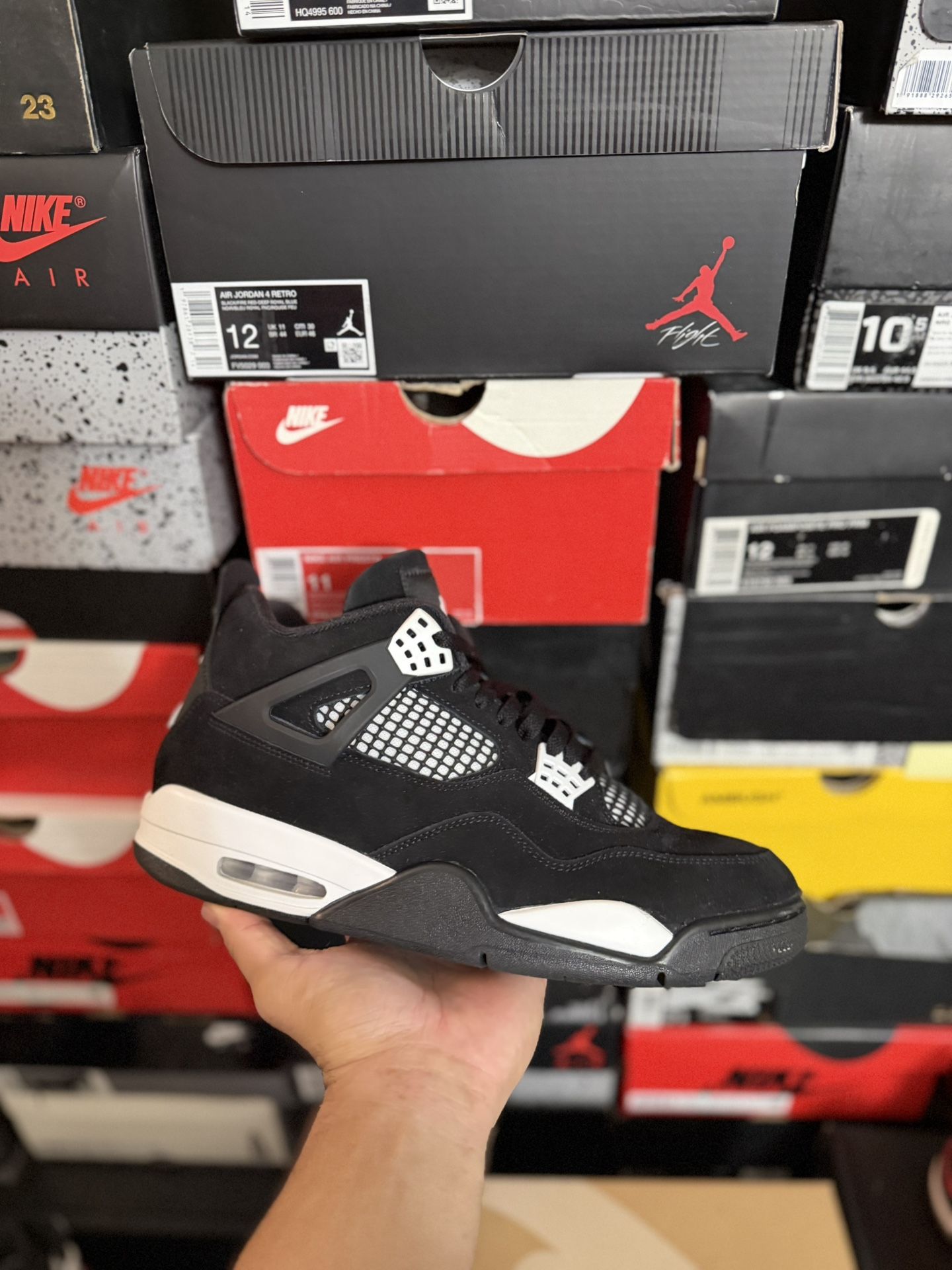 Jordan White Thunder 4s size 11 VNDS