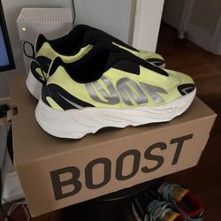 BOOST ADDIDAS 700 Lime Green