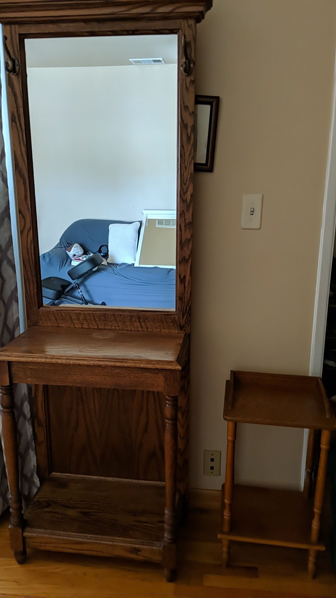 Entry way tables with mirror