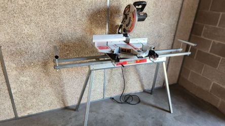 Delta miter saw with aluminum folding stand