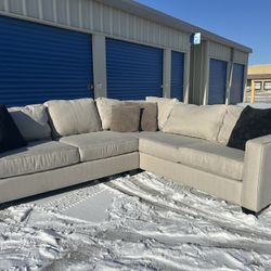 DELIVERY AVAILABLE 🚚🚛🚚 Awesome 2 Piece Ethan Allen Sectional