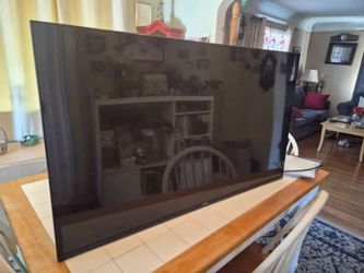 Hisense Roku TV Black 44"