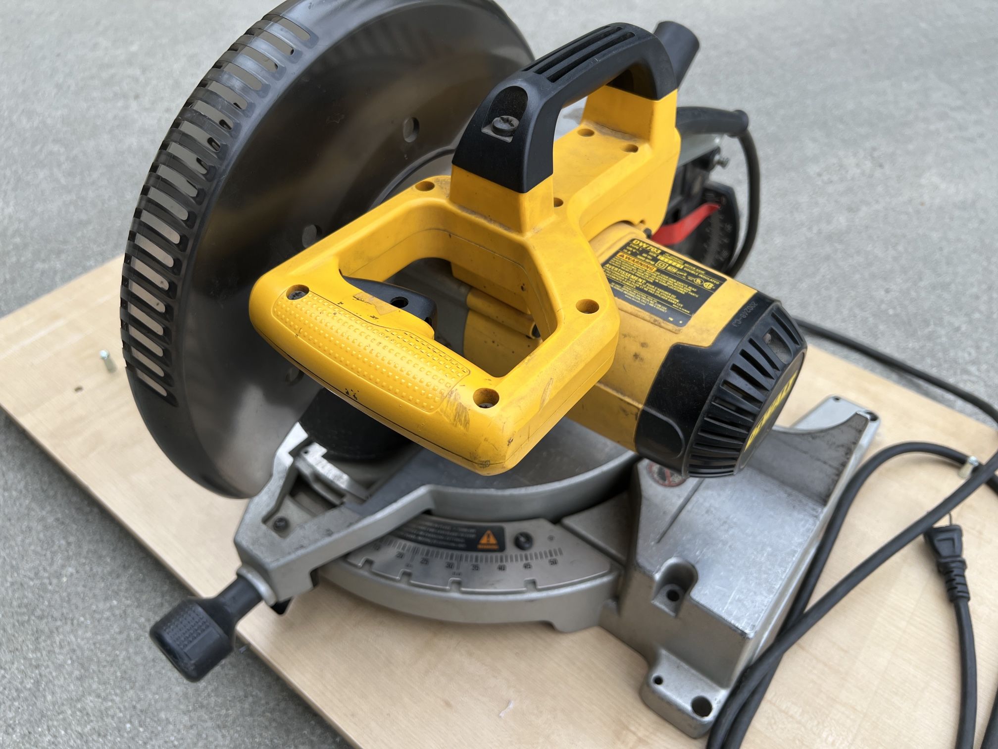 DeWalt 10” Compound Miter Saw - DW703