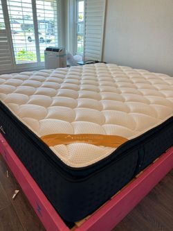DreamCloud Cal King Mattress – Like New – Moving Out Sale