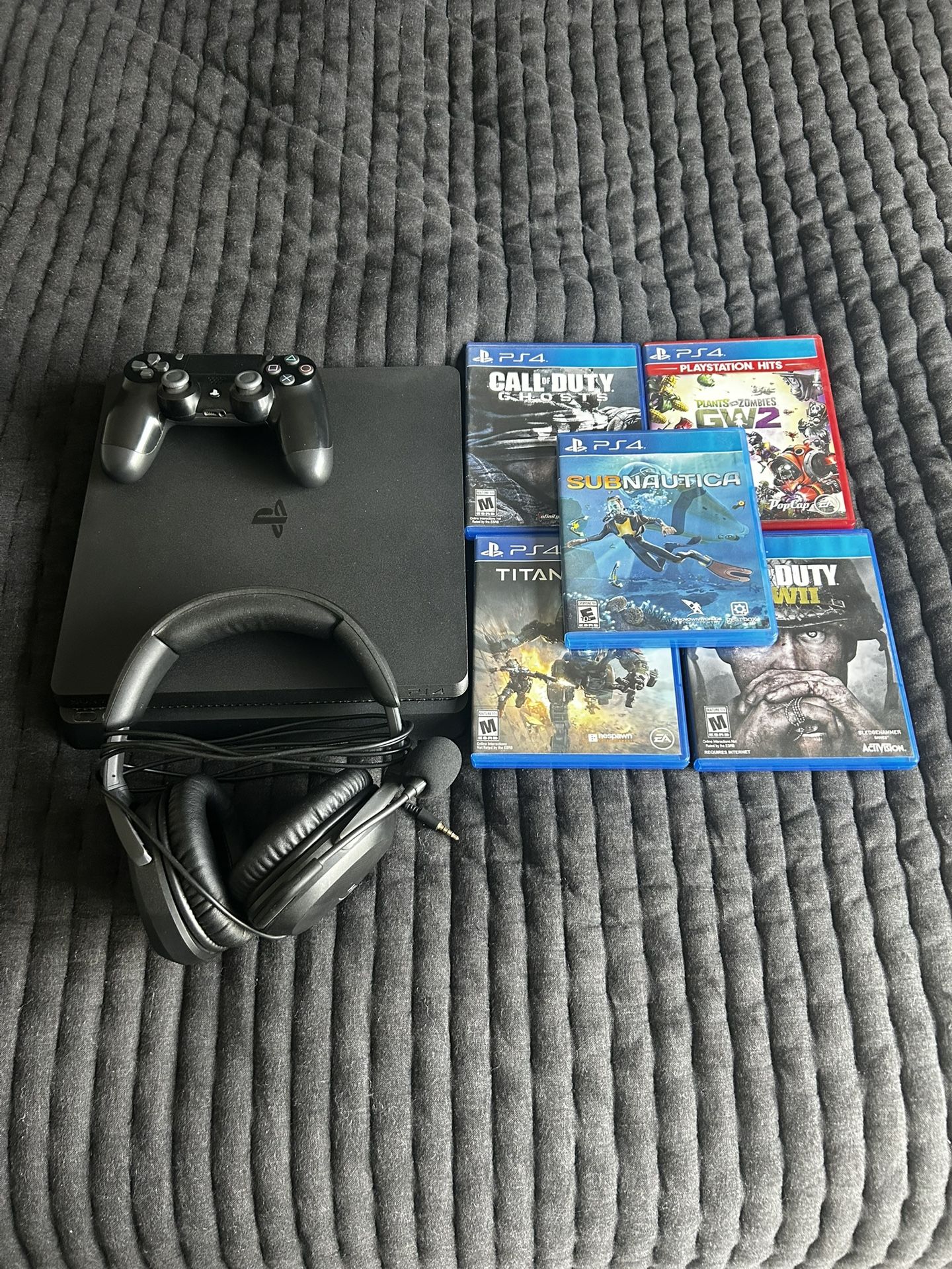 PS4 Slim 
