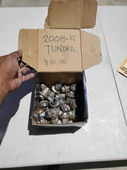 2008-2012 Toyota Tundra LUG NUTS