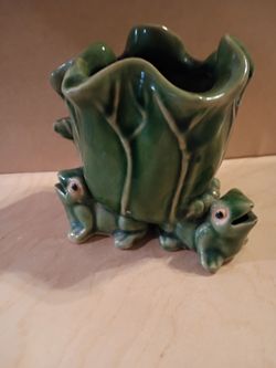 Vintage Majolica Green Frogs Cabbage Plater Flower Pot