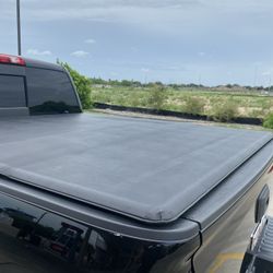 Bed Cover GMC Sierra / Chevrolet Silverado 