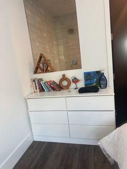 Moving out sale ! 2 now got stands with matching dresser