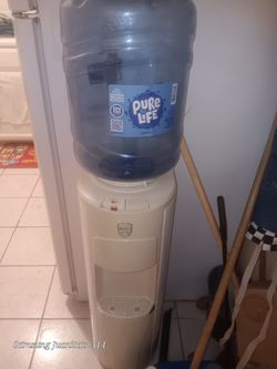 Water dispeser
