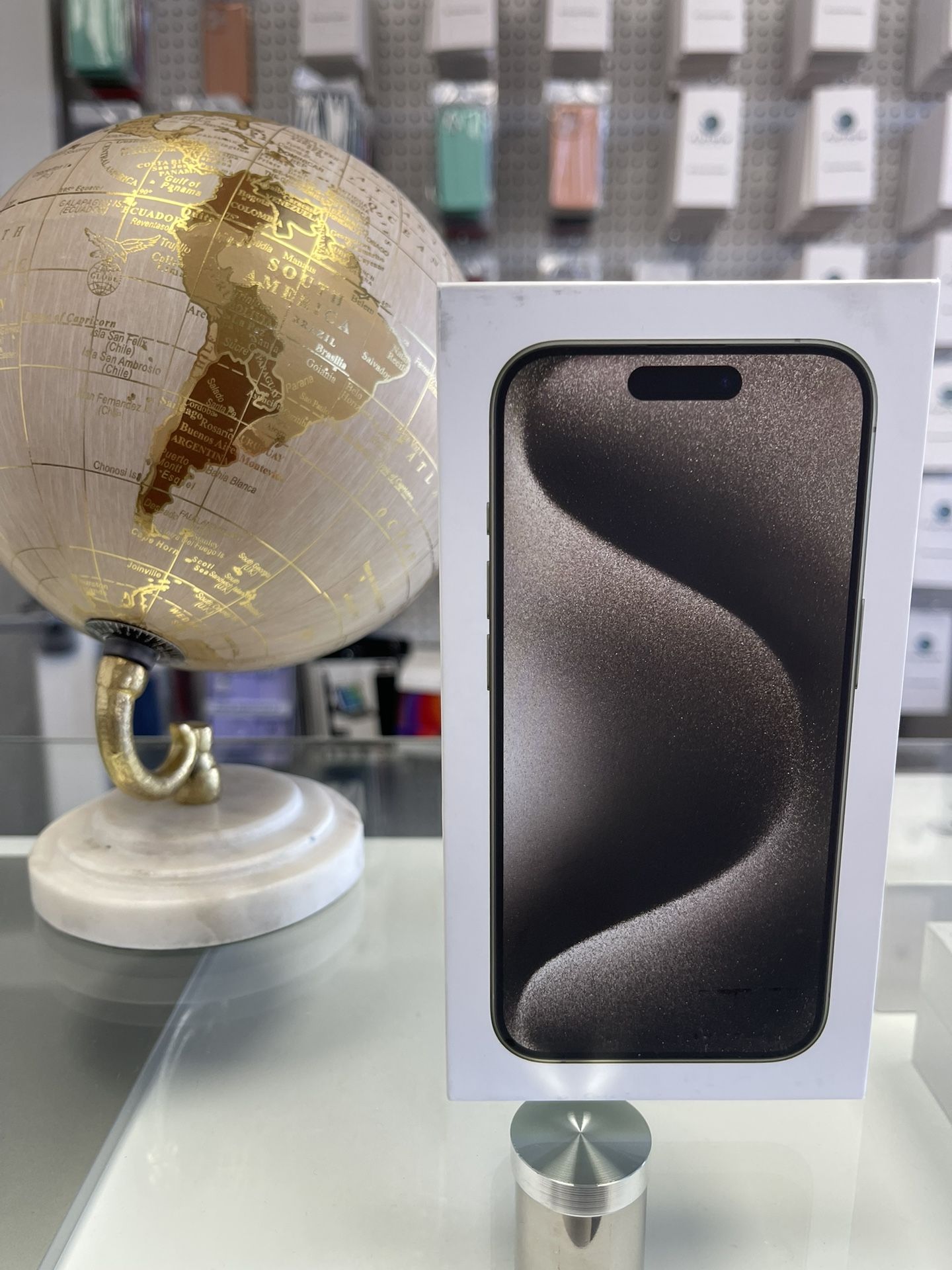 iPhone 15 Pro UNLOCKED NEW 128Gb Natural T. Wireless Headphones For Free!!!