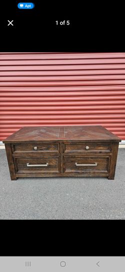 Coffee table w/ Drawers
