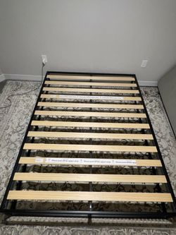 MOVING SALE – Zinus Queen Platform Bed Frame